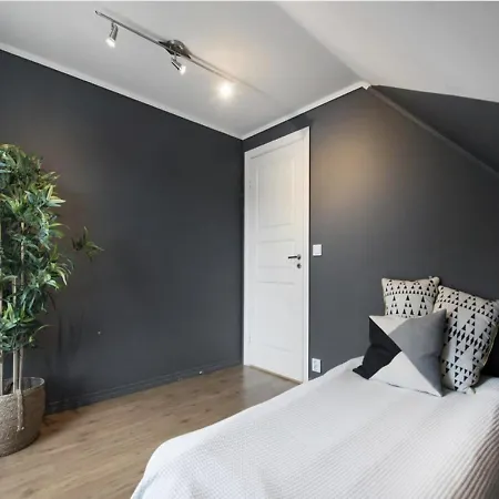 5-bedroom In Asane, Holiday home *