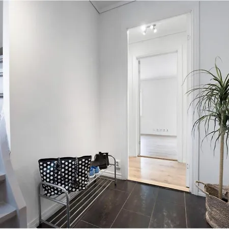 5-bedroom In Asane, Hébergement de vacances *