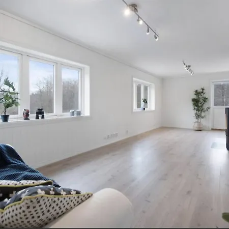 5-bedroom In Asane, Holiday home *